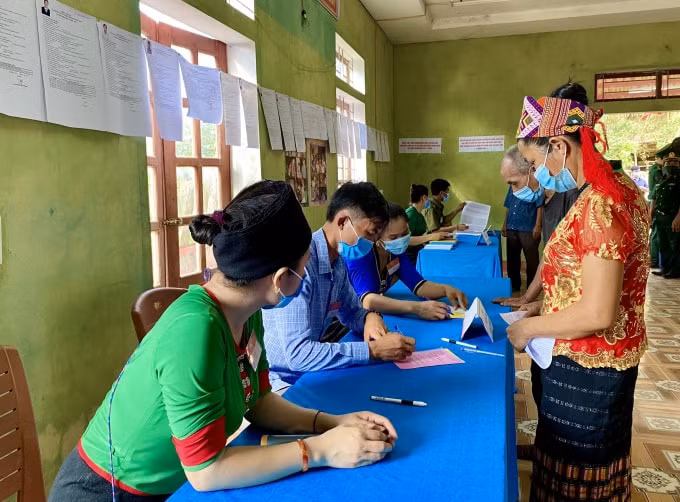Huyện Tương Dương có 30 khu vực bỏ phiếu sớm thuộc 4 xã: Hữu Khuông; Nhôn Mai; Mai Sơn; Lượng Minh.