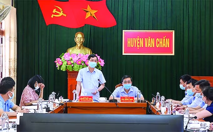 Trưởng ban Tuyên giáo Tỉnh ủy Yên Bái&nbsp;Nguyễn Minh Tuấn phát biểu tại buổi &nbsp;kiểm tra công tác chuẩn bị bầu cử đại biểu Quốc hội khóa XV và đại biểu HĐND các cấp nhiệm kỳ 2021-2026 huyện Văn Chấn.