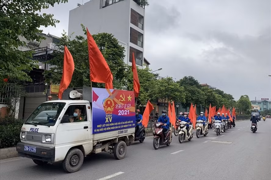 Tuyên truyền lưu động chào mừng cuộc bầu cử ĐBQH và HĐND tại Hà Nội. Ảnh: P.Đ