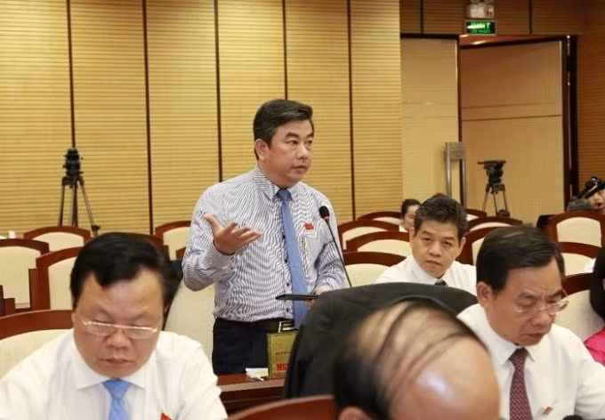 Tổng biên tập Nguyễn Minh Đức phát biểu tại phiên thảo luận tình hình thực hiện kinh tế xã hội tại Kỳ họp thứ 15 HĐND TP Hà Nội khóa XV ngày 6/7/2020