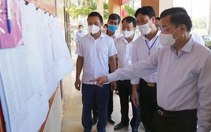 Chủ tịch UBND TP Chu Ngọc Anh kiểm tra công tác bầu cử