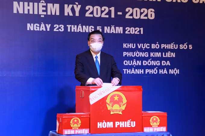 Chủ tịch UBND Thành phố Chu Ngọc Anh bỏ phiếu bầu đại biểu Quốc hội khóa XV và đại biểu HĐND các cấp nhiệm kỳ 2011 - 2016