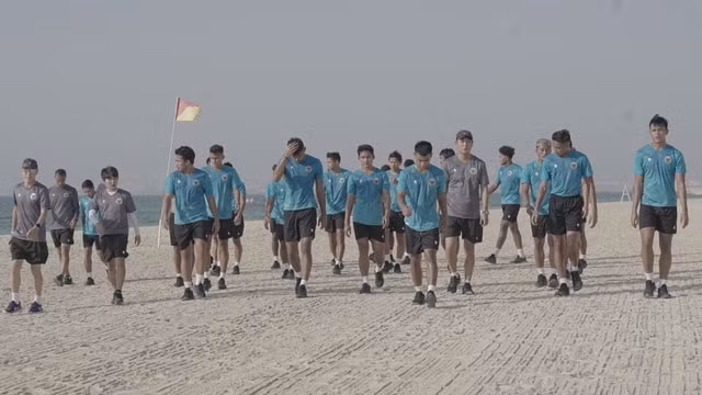 HLV Shin và các cầu thủ Indonesia là đội nước ngoài đến UAE sớm nhất, họ liên tục rèn luyện dưới thời tiết nắng nóng mấy ngày qua. Ảnh: internet