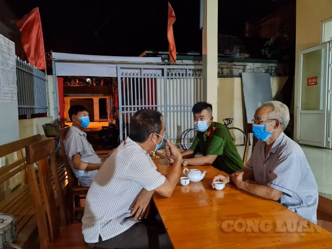 Ông Nguyễn Ngọc Hoà, Bí thư Chi bộ, Trưởng Ban Công tác mặt trận khu phố Tài Lộc, phường Trường Sơn, TP Sầm Sơn cho biết, một số thành viên ban bầu cử và tổ bầu cử đã có kinh nghiệm trong các kỳ bầu cử trước nên các khâu công việc đã được các thành viên nắm chắc. Các thành viên đã được hướng dẫn, tập huấn 4 đợt và các tình huống ứng phó và công tác phòng dịch phục vụ bầu cử.