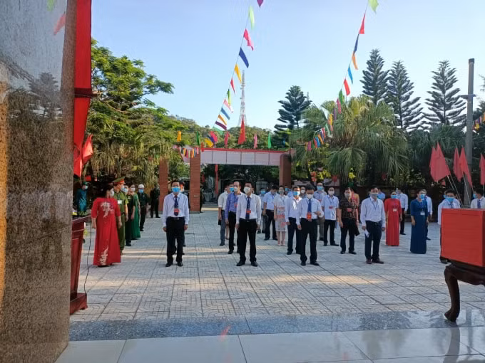 Từ 6h30 sáng, các điểm bầu cử tổ chức lễ khai mạc.