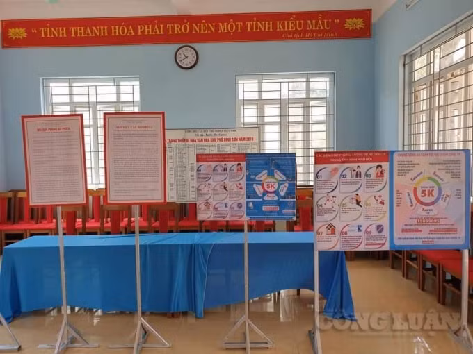 Các bảng biển hướng dẫn được chuẩn bị sẵn sàng