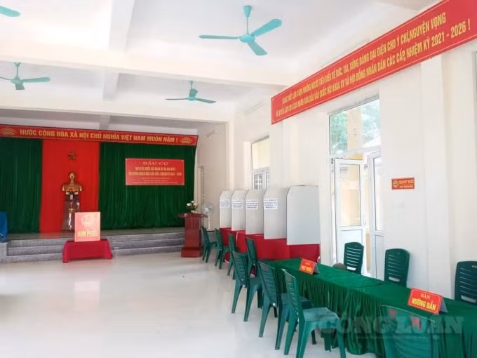 Các trang thiết bị phục vụ bỏ phiếu được chuẩn bị sẵn sàng