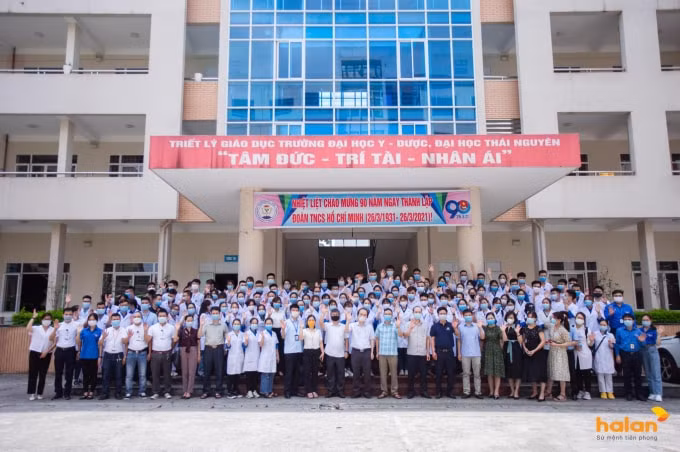 Đoàn công tác lên đường chi viện tỉnh Bắc Giang.