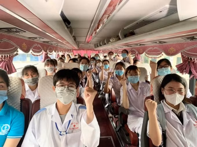 Các tình nguyện viên lên đường hỗ trợ tỉnh Bắc Giang với tinh thần quyết tâm cao.