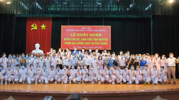 Hình ảnh tại lễ xuất quân do Trường đại học Y dược Hải Phòng tổ chức.