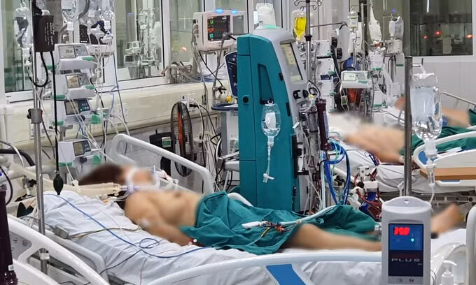 Bệnh nhân nặng còn điều trị tại khoa Hồi sức tích cực (Ảnh: BVCC)