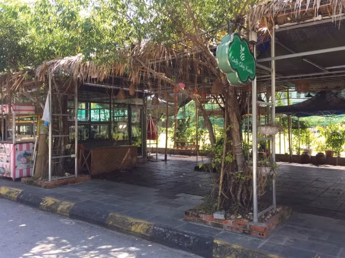 UBND tỉnh Ninh Bình yêu cầu tạm dừng các hoạt động dịch vụ tại chỗ của tất cả các quán ăn, hàng quán giải khát vỉa hè, đường phố, khu công cộng từ 0h ngày 28/05/2021.