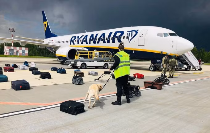Máy bay của hãng hàng không Ryanair bị buộc hạ cánh tại Minks ngày Chủ nhật (23/5) - Ảnh: EPA-EFE