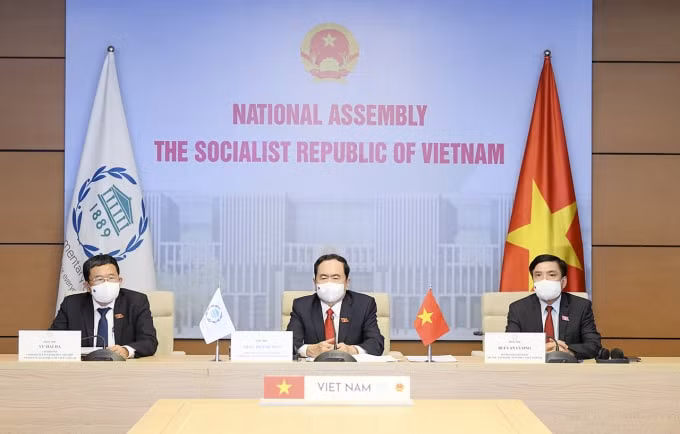 Phó Chủ tịch Thường trực Quốc hội Trần Thanh Mẫn cùng Chủ nhiệm Ủy ban Đối ngoại Vũ Hải Hà, Tổng Thư ký Quốc hội Bùi Văn Cường (bên phải) tham dự phiên họp.