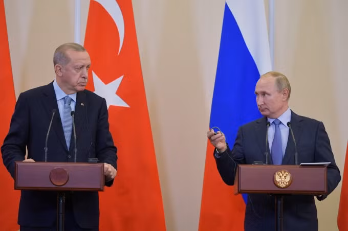 Tổng thống Thổ Nhĩ Kỳ Recep Tayyip Erdogan (trái) và người đồng cấp Nga Vladimir Putin đã hợp tác chặt chẽ trong các cuộc xung đột ở Syria, Libya và Nagorno-Karabakh trong những năm gần đây. Ảnh: Reuters