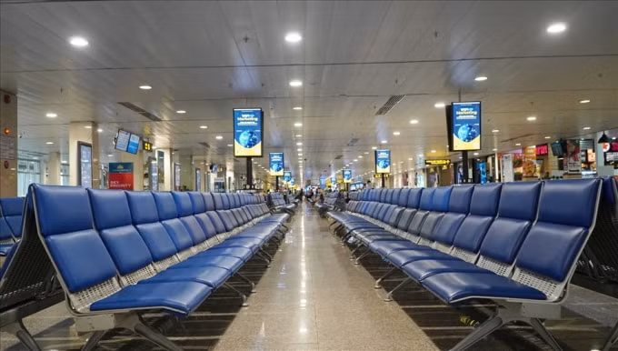 Thị trường bay quốc tế vẫn đóng băng, hoạt động bay của các hãng chủ yếu là vận chuyển người dân hồi hương, chuyên gia, hàng hóa và các đường bay nội địa thì cạnh tranh lớn nên doanh thu vẫn ở mức.