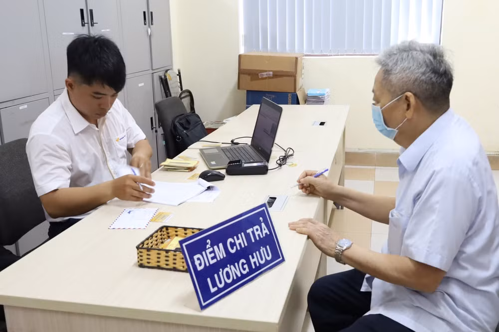 nguoi huong co quyen lua chon hinh thuc phu hop tien loi nhat de nhan luong huu va tro cap bhxh hinh 2