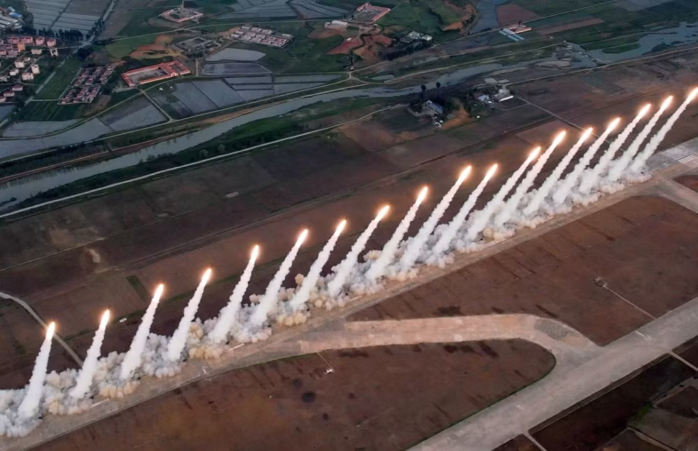 loat anh ong kim jong un giam sat cuoc tap tran tan cong phu dau bang ten lua sieu lon hinh 6