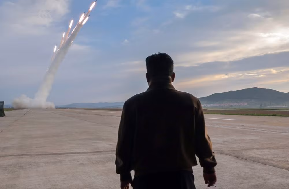 loat anh ong kim jong un giam sat cuoc tap tran tan cong phu dau bang ten lua sieu lon hinh 4