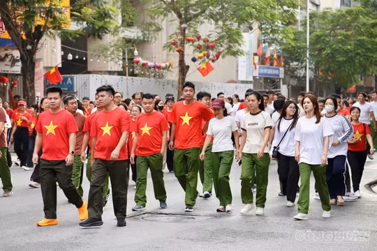 Hải Phòng: Hàng nghìn người tham gia đi bộ “Cùng Việt Nam tiến bước”