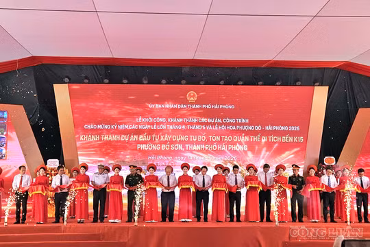 Phó Thủ tướng Lê Tiến Châu dâng hương và dự lễ khánh thành quần thể Bến K15 