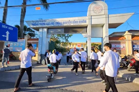 Chiều nay 31/5, tại Hải Phòng, 61.751 thí sinh thi môn đầu tiên của kỳ thi vào 10 THPT công lập với môn thi Ngoại ngữ.