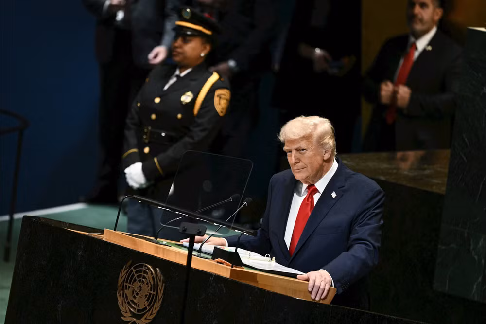 Trump phat biêu LhQ