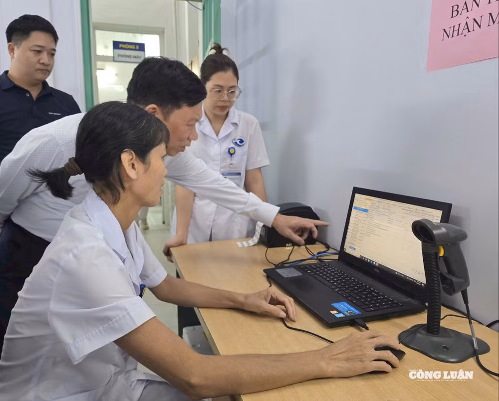 Bệnh viện Mắt Hà Nội tích cực ứng dụng công nghệ thông tin vào hoạt động chuyên môn, tiến tới xây dựng mô hình bệnh viện thông minh và triển khai hồ sơ bệnh án điện tử.