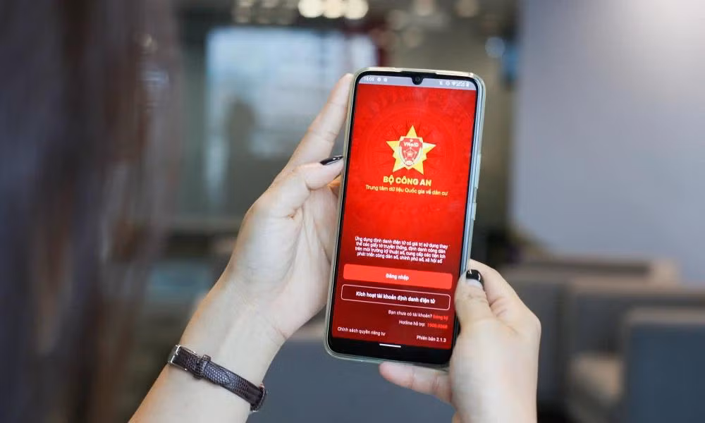 Học bạ và văn bằng số sẽ được tích hợp trên VNeID, giúp giảm một số thủ tục hành chính cho học sinh, sinh viên, người đi làm.