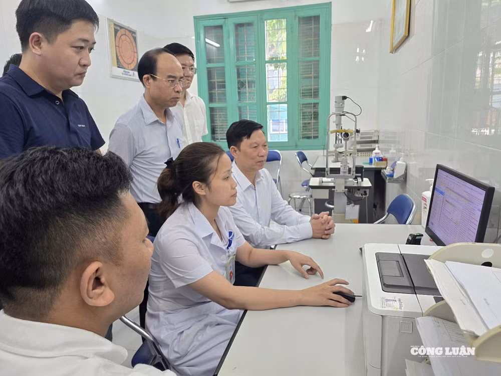 Bệnh viện Mắt Hà Nội vừa chính thức đưa vào triển khai bệnh án điện tử trong toàn bệnh viện - một trong những bước quan trọng trong tiến trình chuyển đổi số toàn diện ngành y tế.