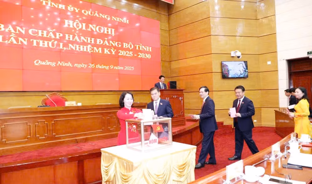 anh-1-dc-vu-dai-thang-tai-dac-cu-bi-thu-tinh-uy-quang-ninh.jpg