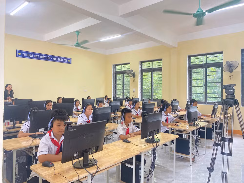 Khai giảng lớp tiếng Anh - Hương Lâm(1)