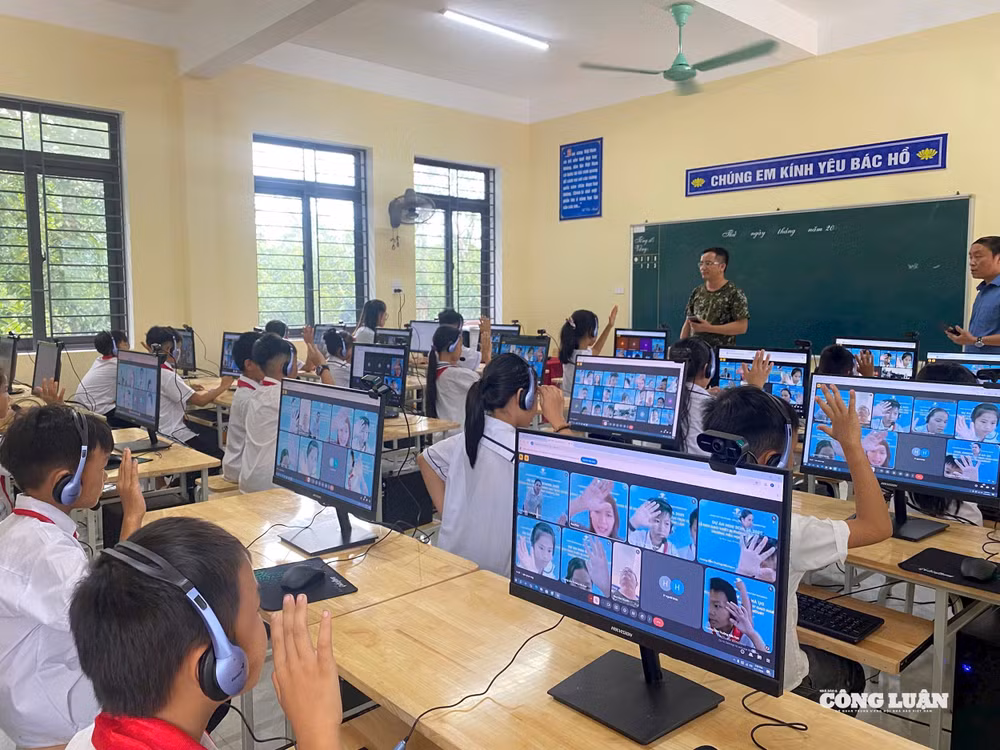 Khai giảng lớp tiếng Anh tại điểm Trường Tiểu học Phú Lâm.