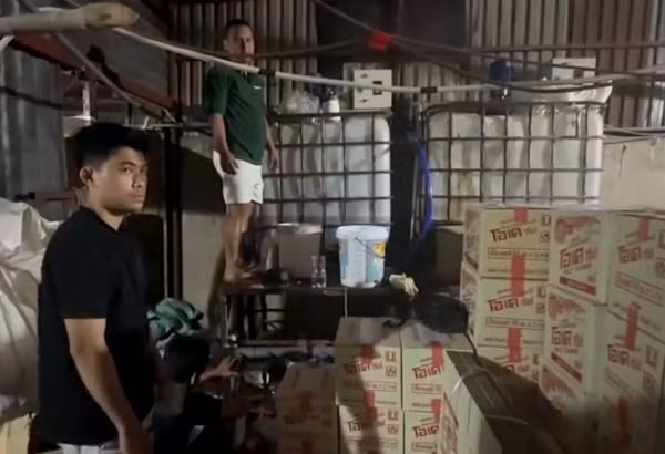 Mua hóa chất về pha chế để làm giả hàng ngàn sản phẩm nước giặt, nước tẩy rửa -0
