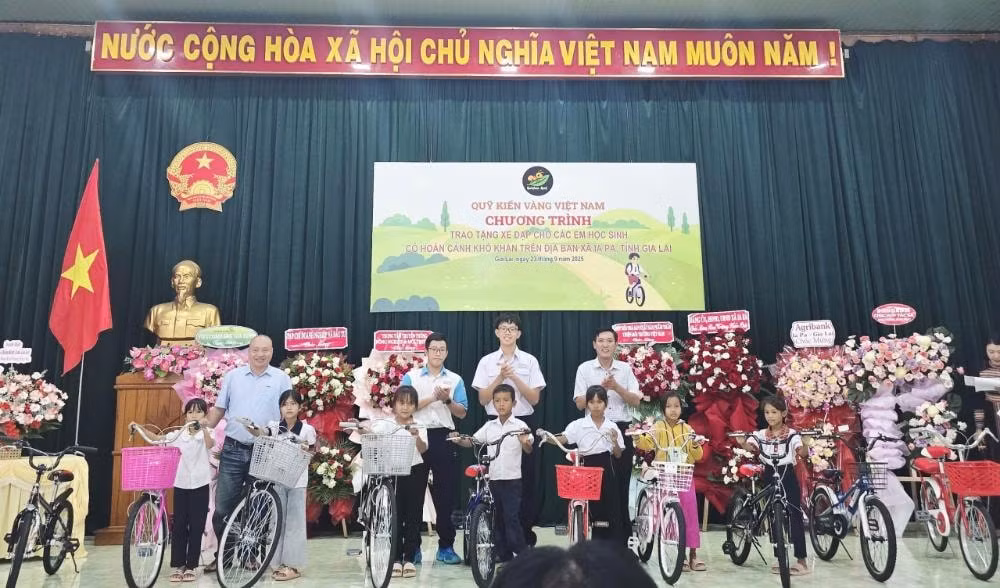 02-anh-ban-nguyen-phu-vinh-pho-chu-tich-quy-kien-vang-viet-nam-thu-2-tu-phai-sang-chia-se-1.jpg