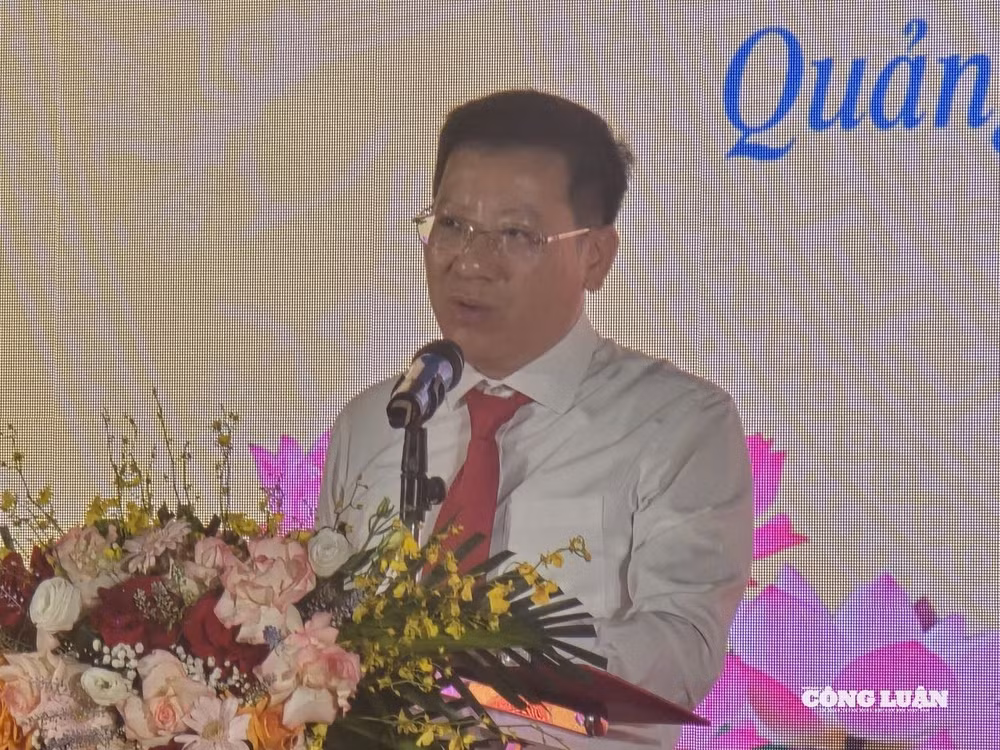 anh-1-quang-ninh-trung-bay-sach-bao-lich-su.jpg