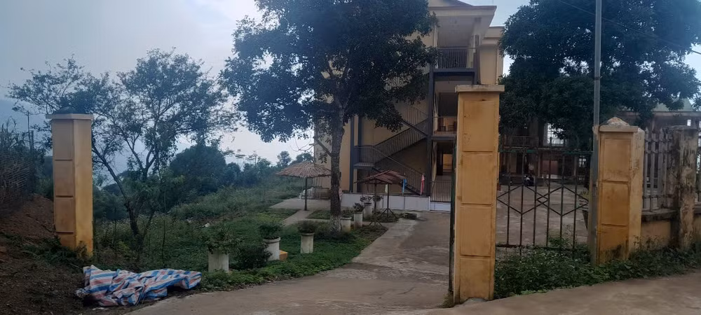 Trụ cổng trường nơi xảy ra tai nạn thương tâm