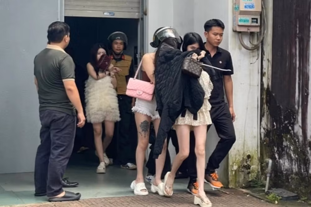 Vụ đột kích nhiều tụ điểm ăn chơi, tạm giữ 148 người: Khởi tố chủ quán bar - 2