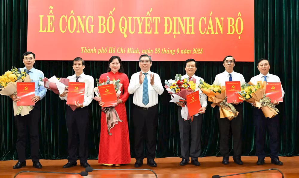 1758862499-nhan-su-sggp-6850-3423.jpeg