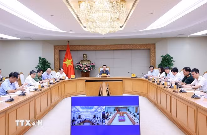 ttxvn-thu-tuong-tran-hong-ha-hop-ve-phat-trien-nha-o-xa-hoi-8295601.jpg