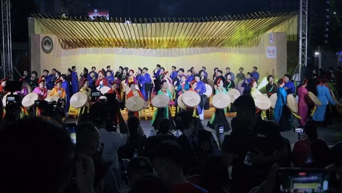 lien hoan van hoa nghe thuat dan gian viet nam 2023 chung tay giu hon dan toc hinh 2
