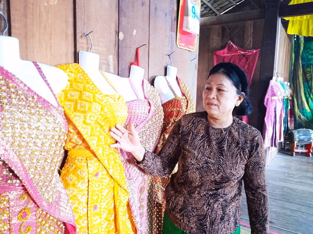 chuyen ve nhung nguoi mang kich mua robam ra dat bac hinh 2