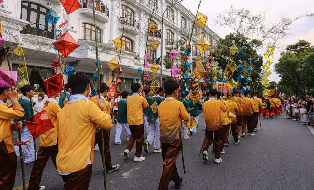doc dao le hoi quang dien duong pho tai festival nghe truyen thong hue 2023 hinh 8