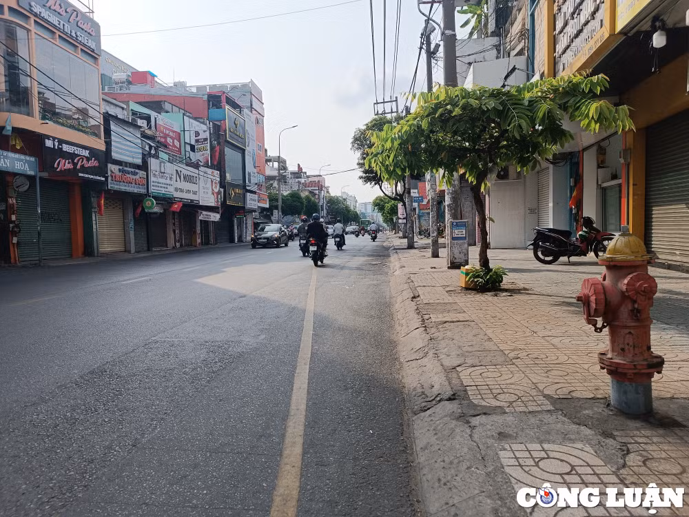 trung tam tp hcm vang lang yen binh trong ngay nghi le 30 4 hinh 4