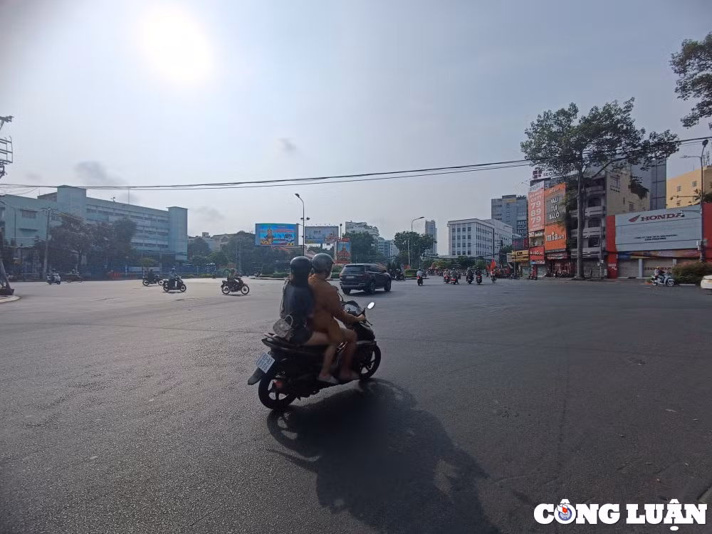 trung tam tp hcm vang lang yen binh trong ngay nghi le 30 4 hinh 2