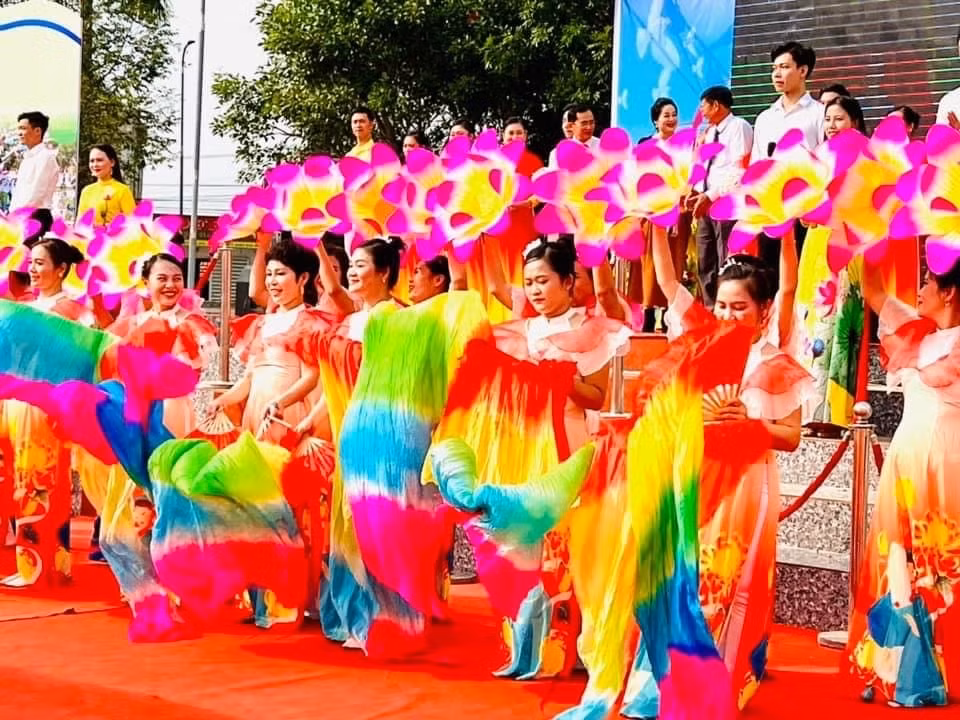 co mot lang quynh nhu the hinh 1