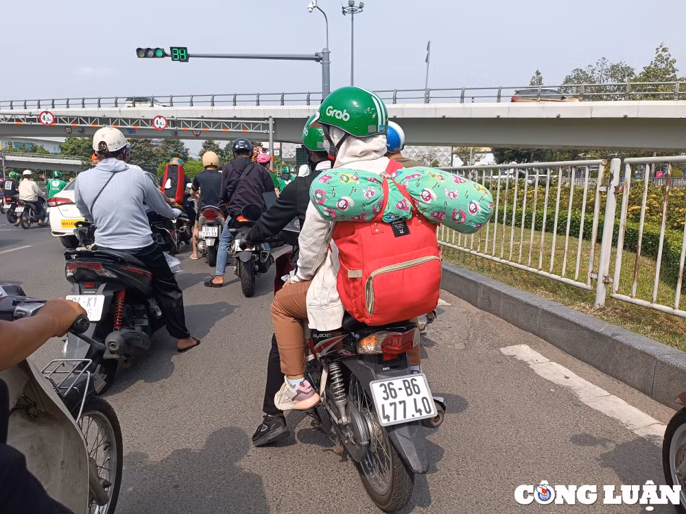 tai xe cong nghe bam tru thanh pho trong dip nghi le vi ung dung tang thuong hinh 2