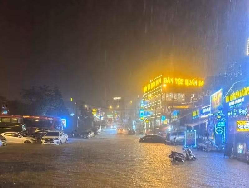 sa pa mua nhu trut mot so tuyen duong pho bi ngap hinh 2