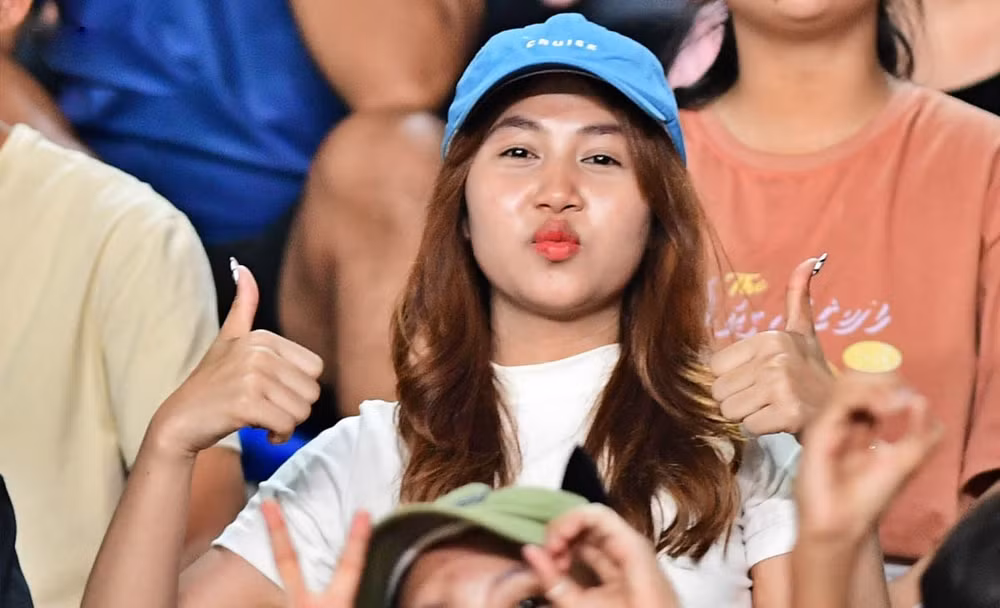 nhung cdv nu dot chay khan dai tai sea games 32 hinh 2