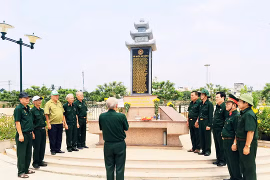 Trở lại chiến trường xưa với các đồng đội đã ngã xuống